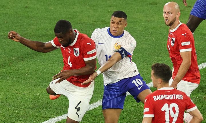 エムバペ、EURO初戦で鼻骨骨折…接触のオーストリアDFが謝意