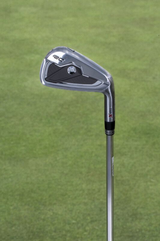 「想像よりも10〜15ヤード飛んだ」最新アイアン4本を専門家とアマが徹底試打