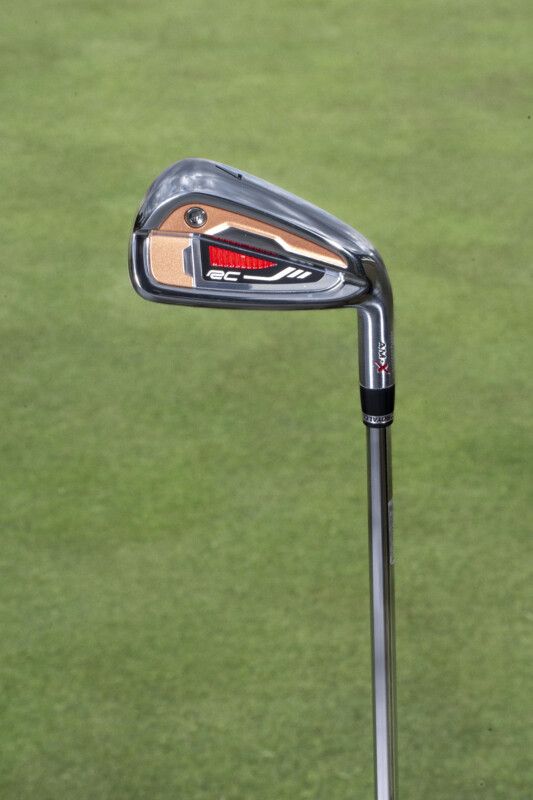 「想像よりも10〜15ヤード飛んだ」最新アイアン4本を専門家とアマが徹底試打