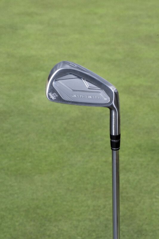 「想像よりも10〜15ヤード飛んだ」最新アイアン4本を専門家とアマが徹底試打