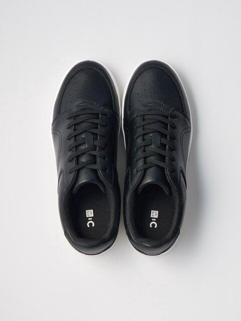 ユニクロレディース値下げレザータッチスニーカー