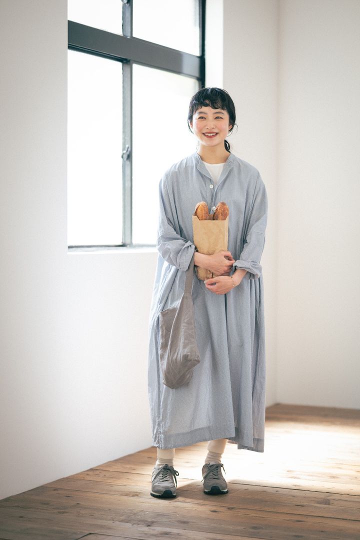 シャツワンピースはスウェットパンツをINして外してみよう！【FUDGE FRIEND おしゃれさんの毎日コーディネート vol.382｜田中真里奈】