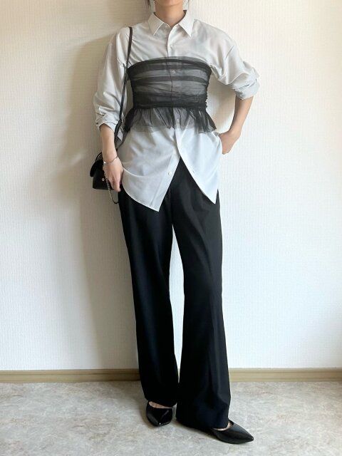 GUイージーケアシアーオーバーサイズシャツとチュールビスチェコーデ