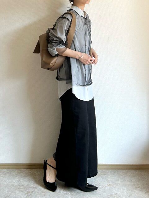 GUイージーケアシアーオーバーサイズシャツとシアーチュールコーデ