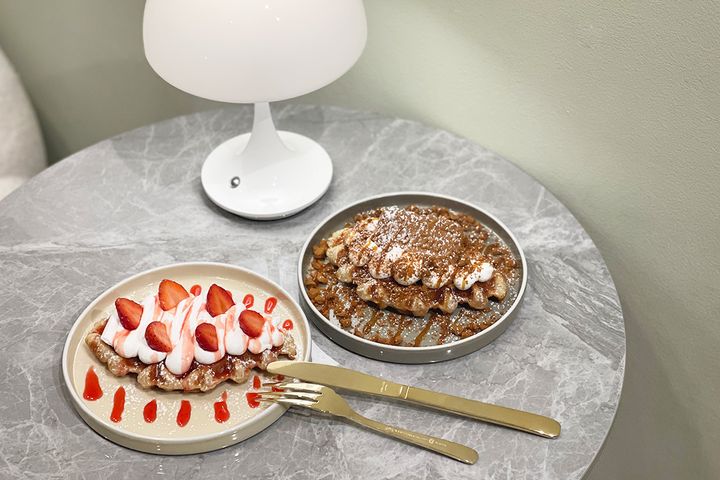 （左から）「いちご」「ロータス」980円