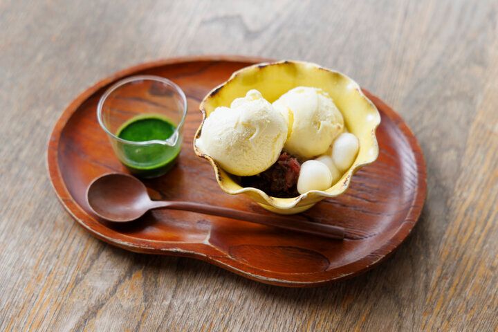 すてきな器に盛られた濃厚抹茶かき氷に舌鼓♪和食器とカフェの店「織部 下北沢店」