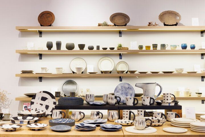 すてきな器に盛られた濃厚抹茶かき氷に舌鼓♪和食器とカフェの店「織部 下北沢店」