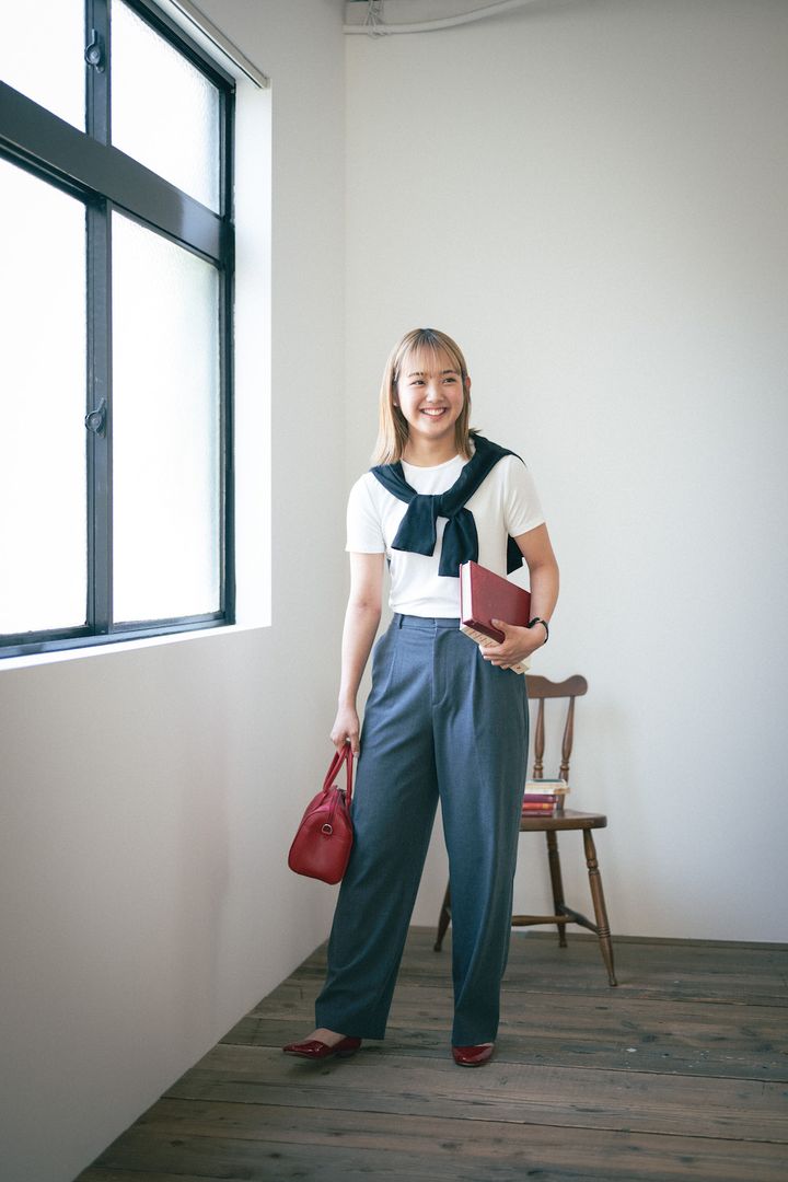 【最低気温19度×梅雨】の服装8選。Tシャツと薄手カーディガンのコンビが正解です！