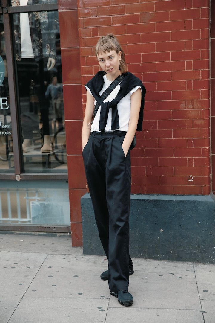 【最低気温19度×梅雨】の服装8選。Tシャツと薄手カーディガンのコンビが正解です！