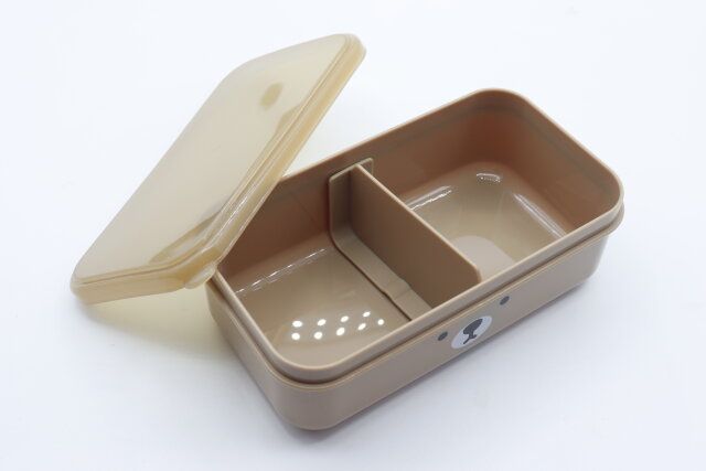 セリアの可愛いお弁当の仕切り付き容器 380ml くま レクタングル