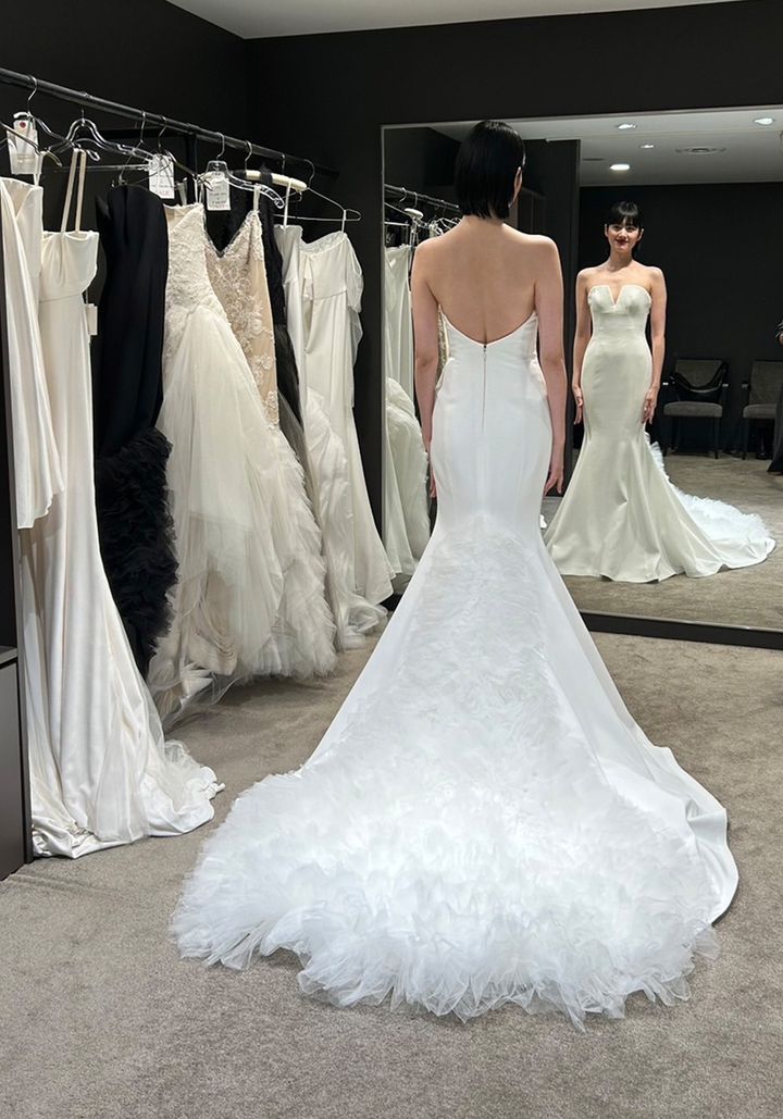 こちらも同じくヴェラ・ウォンのドレスだが、悩み抜いた結果、今回のドレスを選ぶことに。