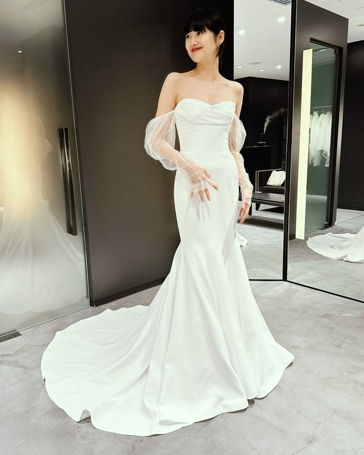 ハツコ エンドウ ウェディングス 銀座でヴェラ・ウォンのドレスをフィッティング。数ある中からこの1着をチョイス。