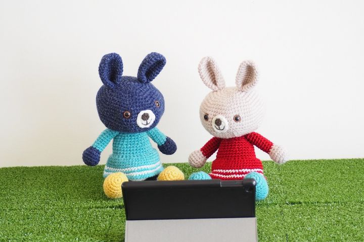 かけがえのない関係を築かれることも、悲しいトラブルに巻き込まれることもある