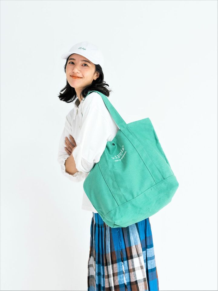 カジュアルスタイルにぴったりな大きめkippisトートバッグ