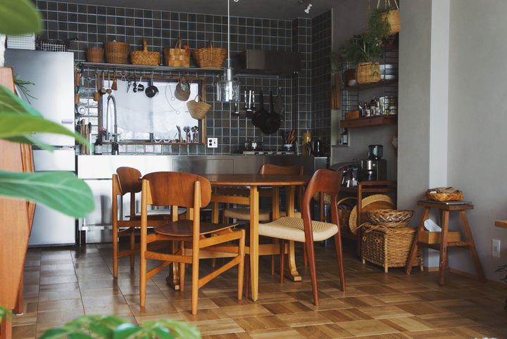 圧倒的に大多数です！おしゃれな家のダイニングテーブルは長方形？それとも丸型？