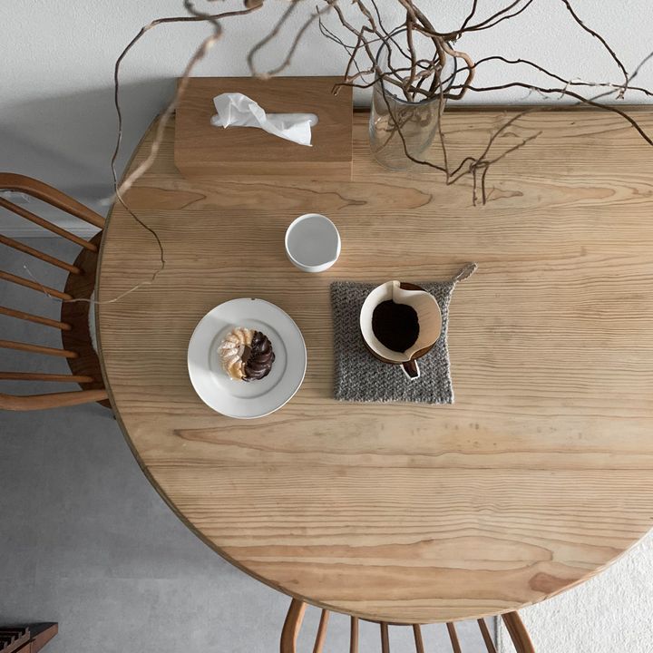 圧倒的に大多数です！おしゃれな家のダイニングテーブルは長方形？それとも丸型？