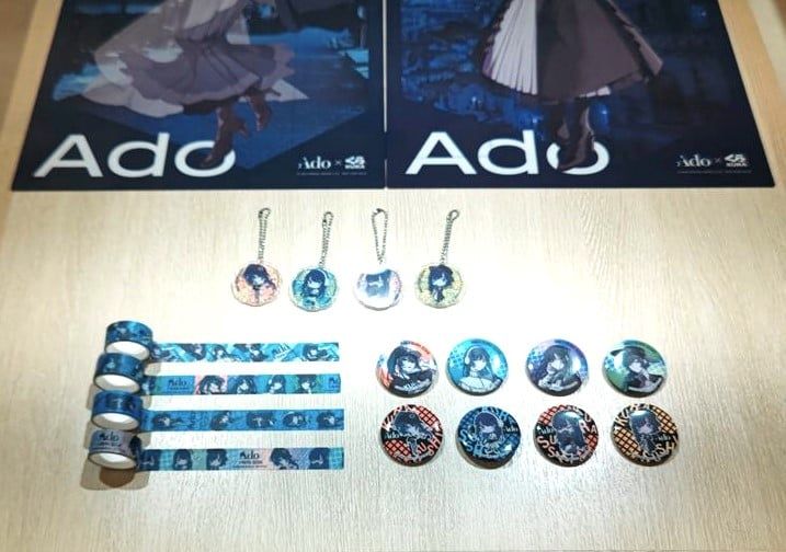 Adoさんと「くら寿司」コラボのグッズ