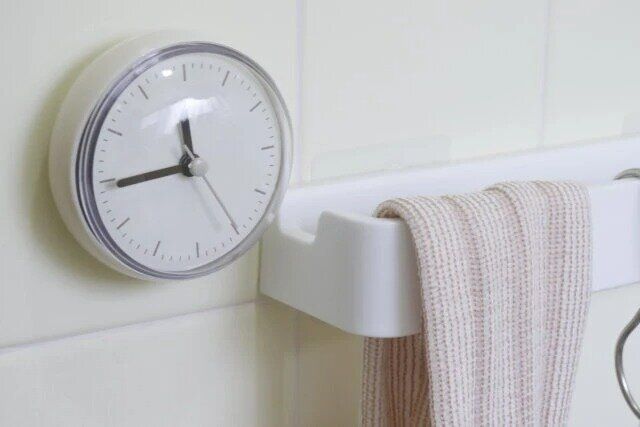 3COINS スリーコインズ スリコ 防滴時計 吸盤 使用例