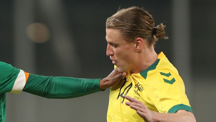 Jリーグ初のリトアニア人！サガン鳥栖、187cmの大型MFスリヴカ獲得を発表 「ヴィキと呼んでください」