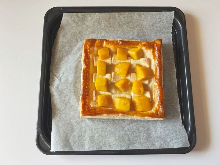 ジューシーマンゴーとココナッツパイ【渡辺友美子のコーヒーに合うお菓子のレシピ vol.48 〜レシピで旅するヨーロッパ〜】