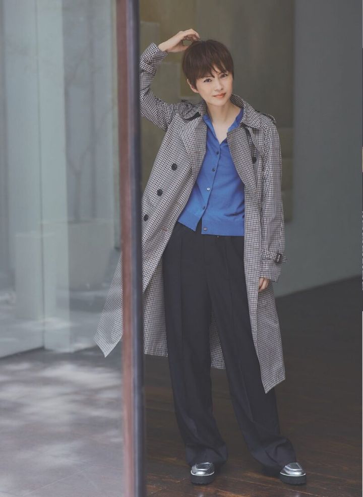 アクアスキュータムのクラブチェック柄トレンチコート