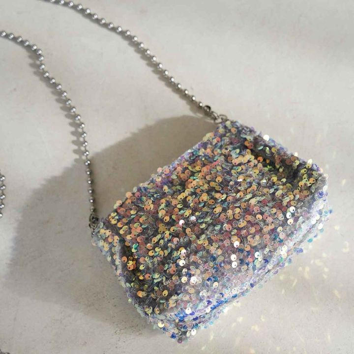 画像: スパンコールミニチェーンショルダーバッグ[縦12×横19.6×マチ6.3cm]￥4,389 出典：ロペピクニック