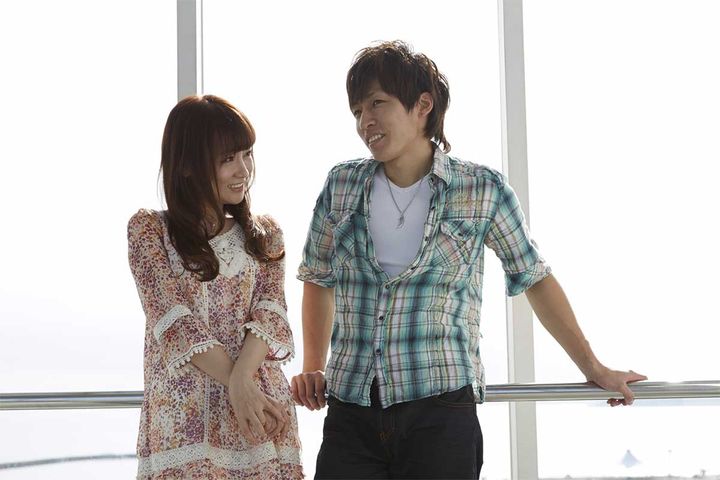 会話する若者のイメージ2