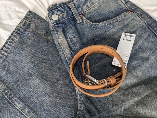 バレルレッグジーンズとベルト