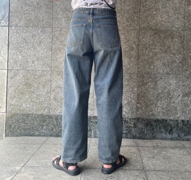 バレルレッグジーンズを穿いている時の後ろ側