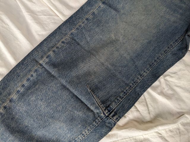 バレルレッグジーンズのダーツ部分