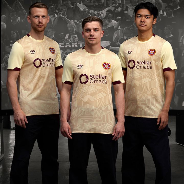 小田裕太郎がモデルに！スコットランド1部ハーツ、新アウェイユニフォームは「歴代デザイン」の集合体