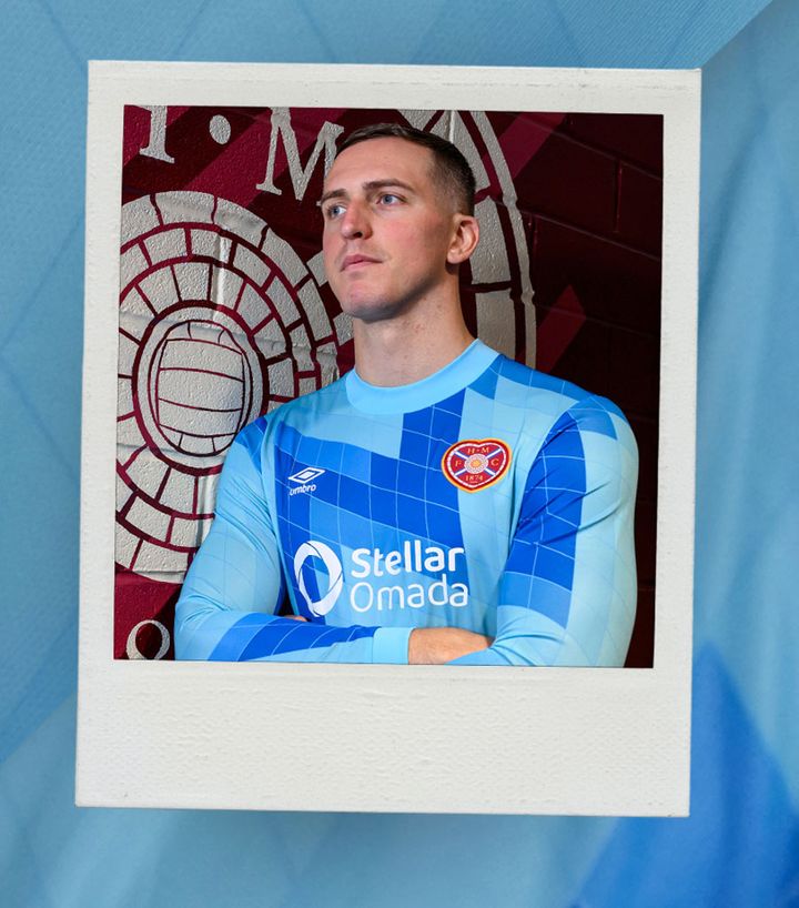 小田裕太郎がモデルに！スコットランド1部ハーツ、新アウェイユニフォームは「歴代デザイン」の集合体