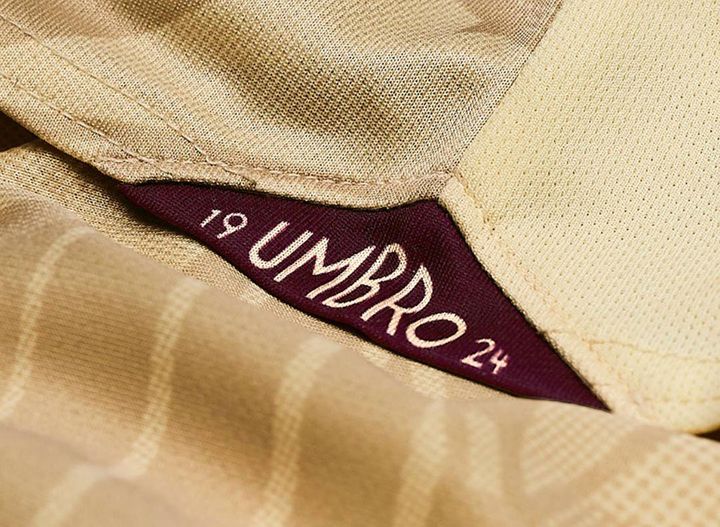 小田裕太郎がモデルに！スコットランド1部ハーツ、新アウェイユニフォームは「歴代デザイン」の集合体