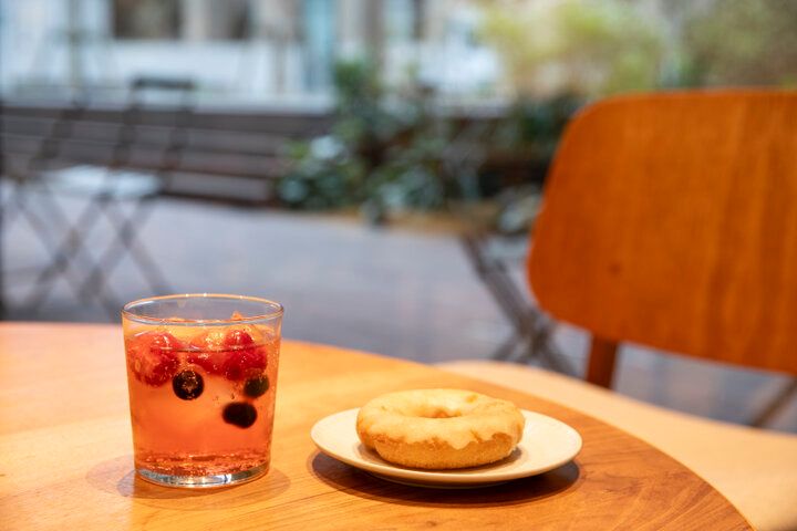 トンネルを抜けて、本の世界へ。読書とカフェを楽しむ文学館／新宿・早稲田大学国際文学館（村上春樹ライブラリー）