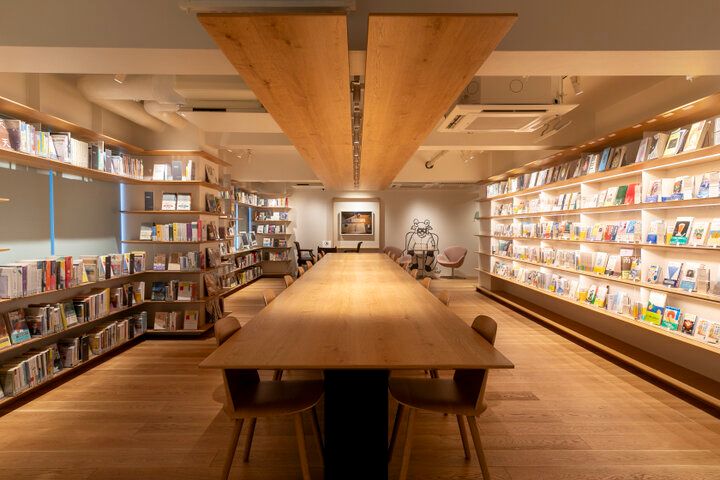 トンネルを抜けて、本の世界へ。読書とカフェを楽しむ文学館／新宿・早稲田大学国際文学館（村上春樹ライブラリー）