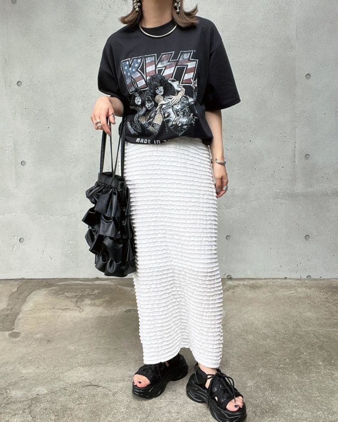 しまむらメンズ「KISSかすれプリント半袖Tシャツ」