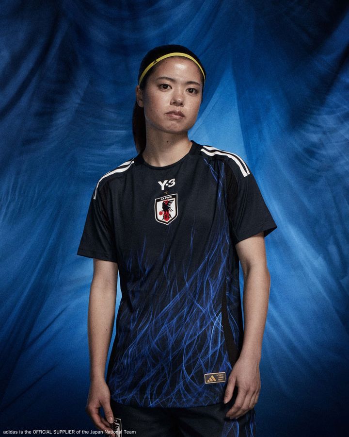 炎が復活！日本代表、2024新ユニフォームを発表 「ヨウジヤマモト×adidas」のY-3と歴史的なコラボが実現