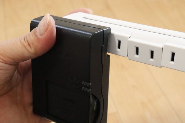 ダイソー 回転式電源タップ アダプター 干渉