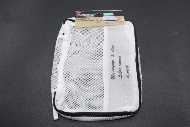 ダイソー そのまま洗えるトラベル仕分け収納ケース 商品タグ