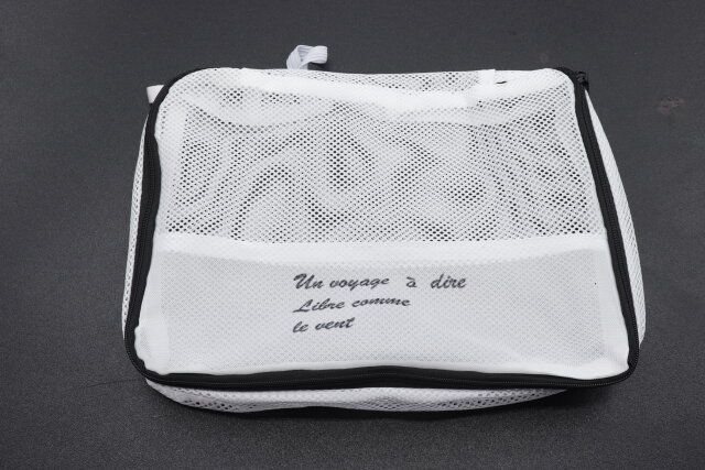 ダイソー そのまま洗えるトラベル仕分け収納ケース デザイン