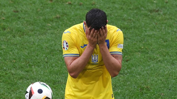 EUROで涙のウクライナ代表FW 「ゼレンスキー大統領がモチベーションをくれた…我が国がどれほど困難にあるか」