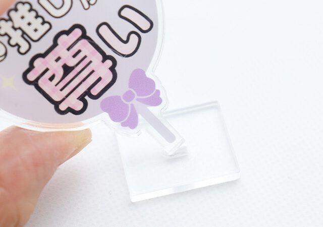 ダイソーの推しが尊いアクリルスタンド（ロゴ，C） 