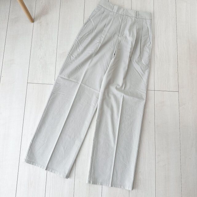 GUリネンブレンドタックワイドパンツの背面