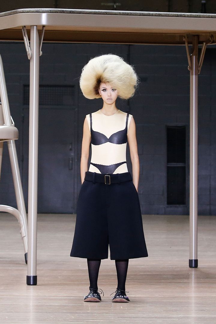 マーク ジェイコブス 2024年春夏コレクションより。