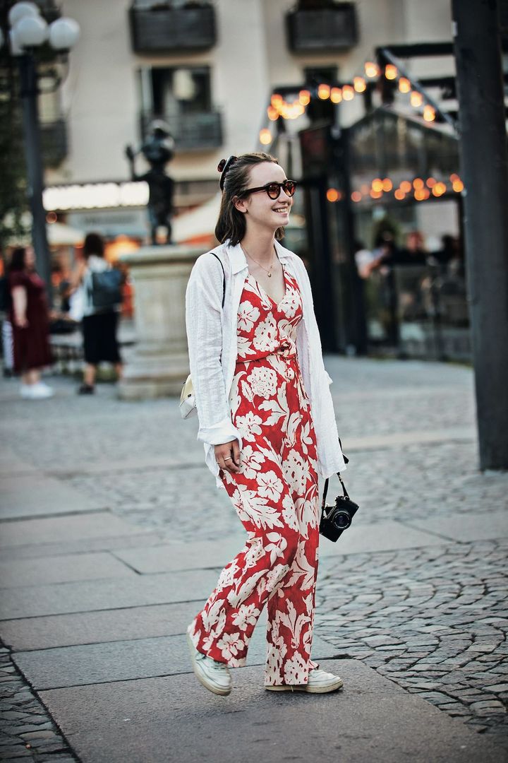 ユニクロTは梅雨ファッションでも大活躍！【海外のおしゃれさんの一週間コーデ】