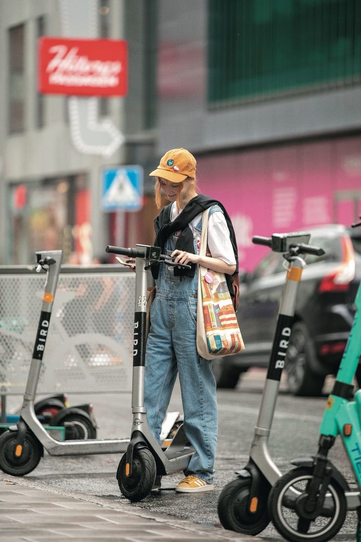 ユニクロTは梅雨ファッションでも大活躍！【海外のおしゃれさんの一週間コーデ】