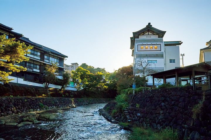 静岡〈新井旅館〉外観