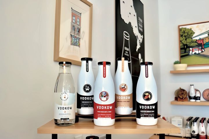 ウォッカは各種２サイズを用意。750㎖34.95CAD、250㎖14CAD。