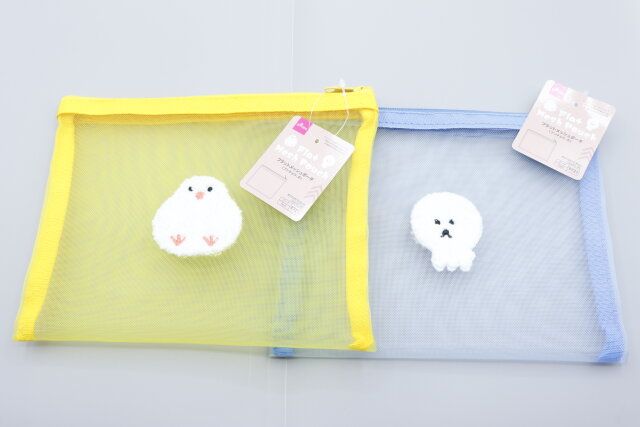 ダイソーのフラットメッシュポーチ（ブンチョウ、犬）のパッケージ