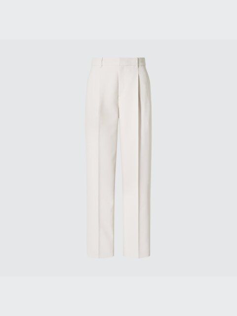 ユニクロの感動タックパンツ